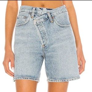 AGOLDE Criss Cross Short in Momentum